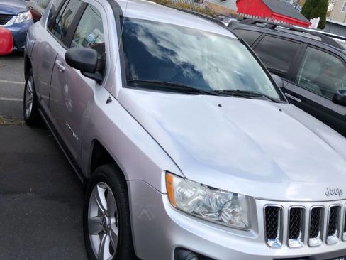Used 2011 Jeep Compass Latitude image 2