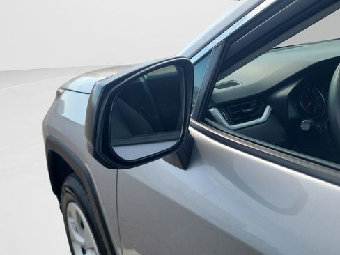 Used 2021 Toyota RAV4 LE FWD image 11