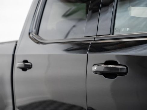 Used 2025 Chevrolet Silverado 1500 High Country w/ Midnight Edition AWD/4WD image 17