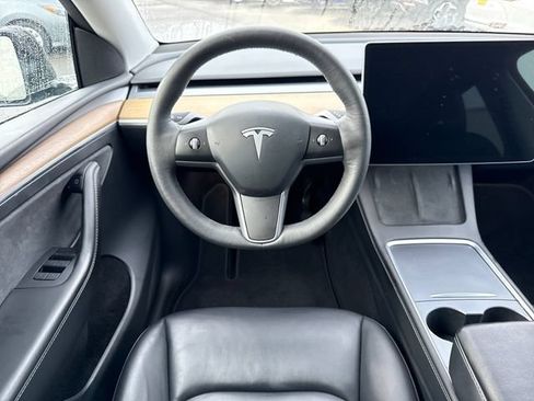 Used 2024 Tesla Model Y Long Range AWD/4WD image 18