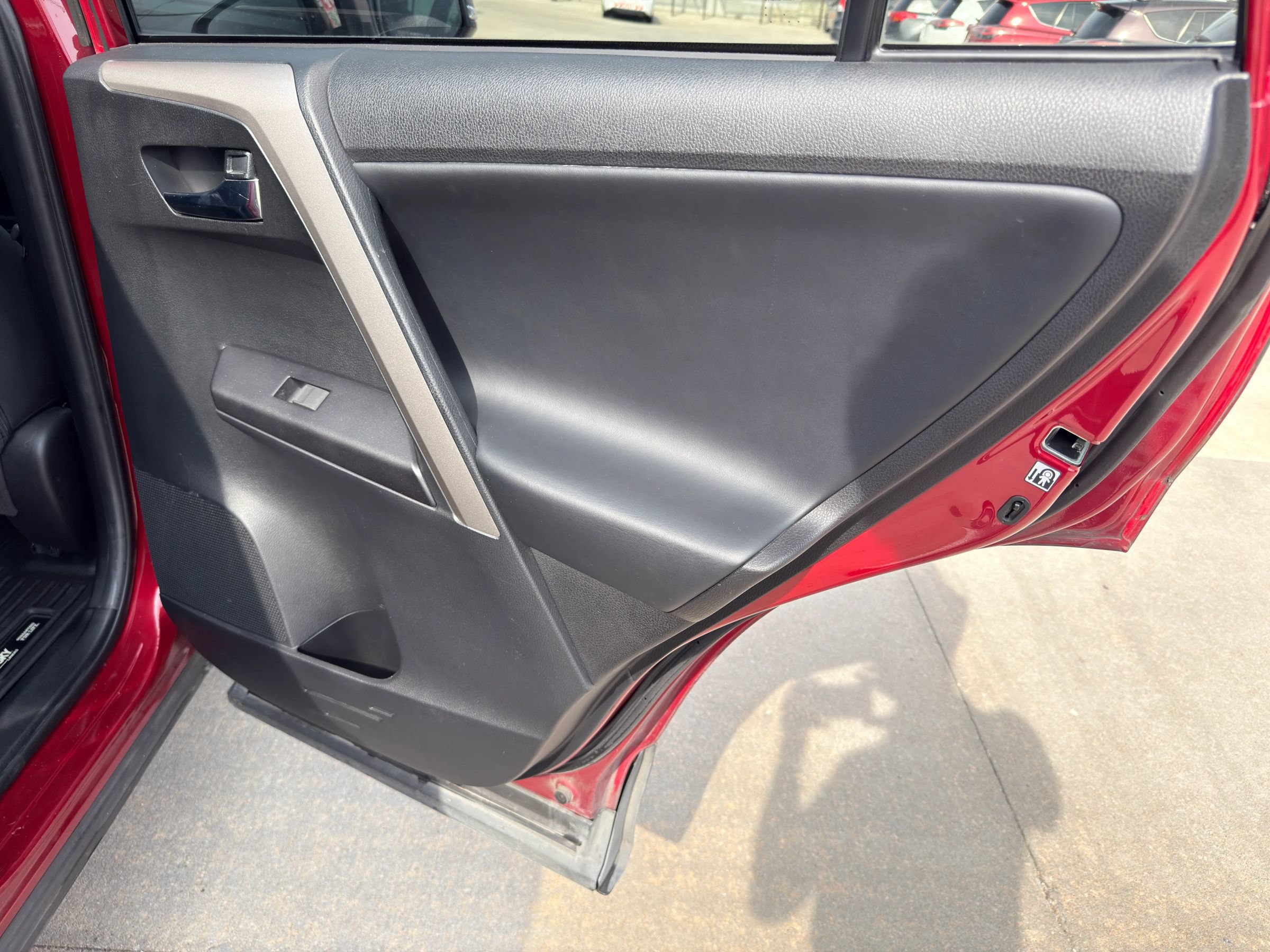Used 2018 Toyota RAV4 XLE FWD image 26