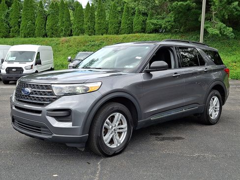 Certified 2023 Ford Explorer XLT AWD/4WD image 3