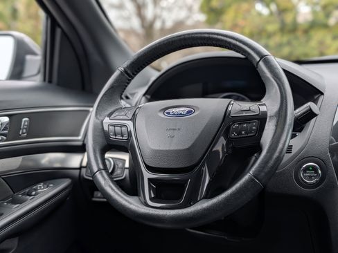 Used 2018 Ford Explorer XLT w/ Equipment Group 202A image 14