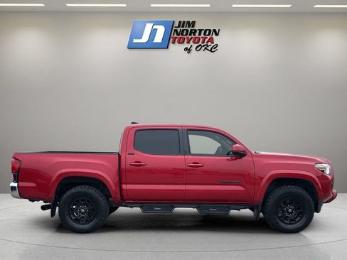 Used 2022 Toyota Tacoma SR5 RWD image 4