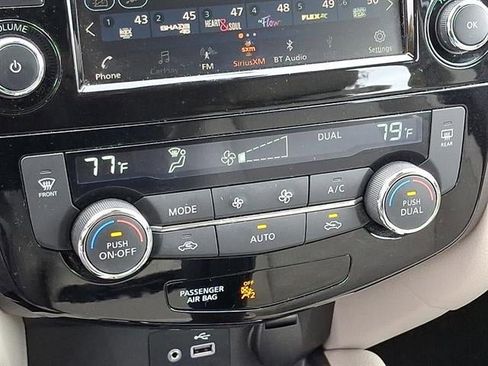 Used 2022 Nissan Rogue Sport SV w/ Technology Package image 15