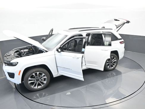 Used 2024 Jeep Grand Cherokee Overland image 60