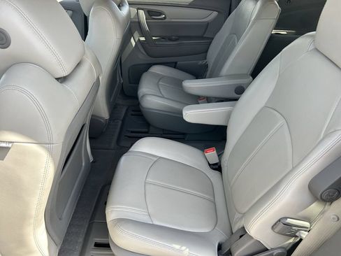 Used 2017 Chevrolet Traverse LT FWD image 18