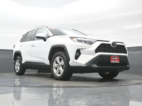 Used 2021 Toyota RAV4 XLE AWD/4WD image 24