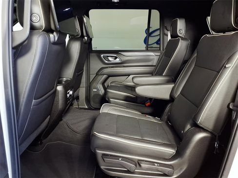 Used 2021 GMC Yukon XL SLT w/ SLT Luxury Plus Package image 6
