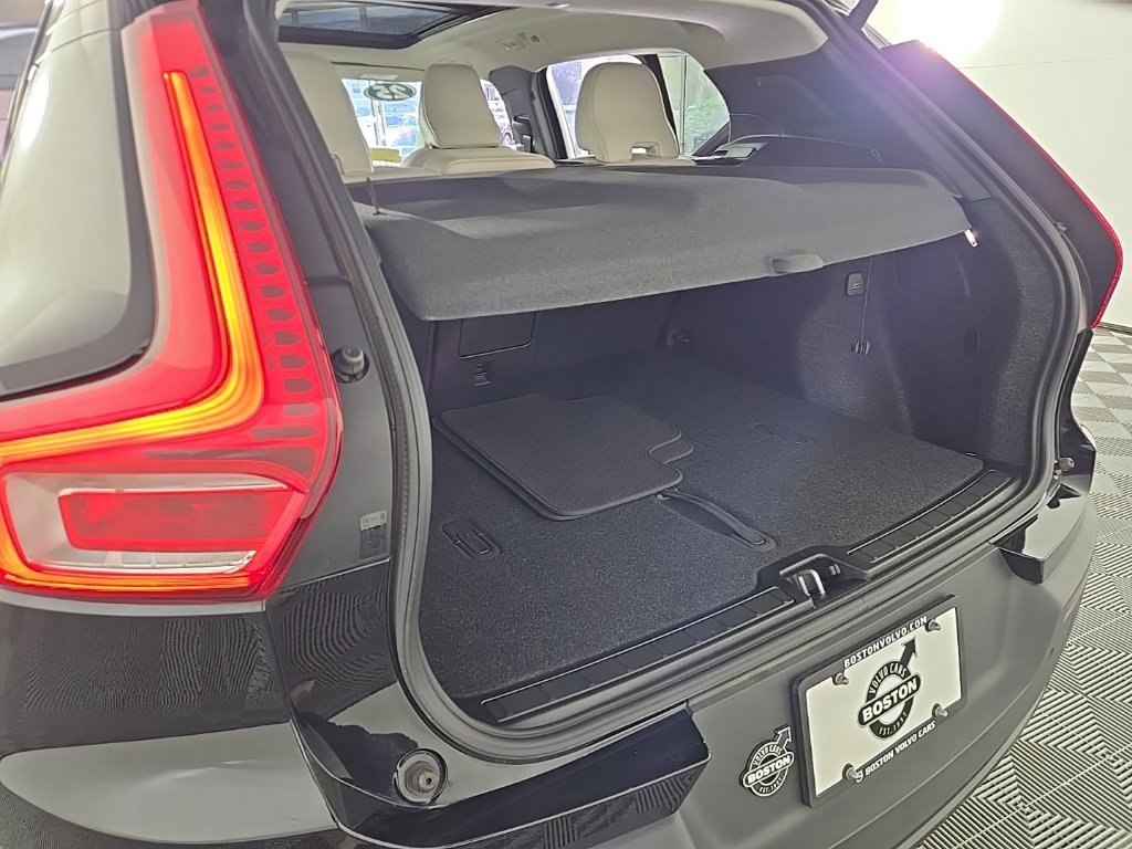 Certified 2025 Volvo XC40 B5 Ultra AWD/4WD image 13