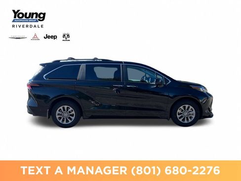 Used 2025 Toyota Sienna XLE w/ XLE Plus Package FWD image 6