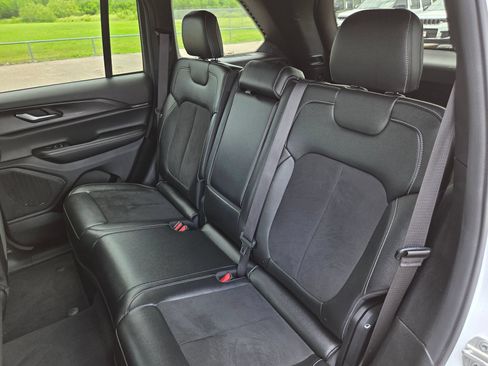 Used 2024 Jeep Grand Cherokee Altitude AWD/4WD image 23