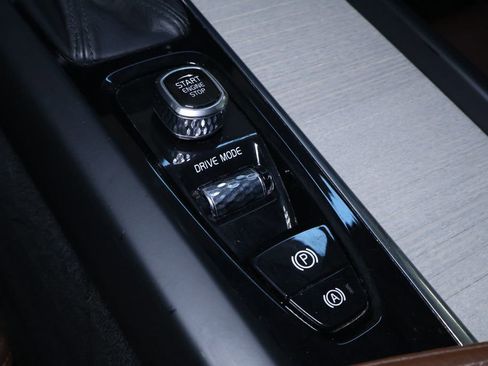 Used 2018 Volvo XC60 T6 Inscription w/ Convenience Package image 36