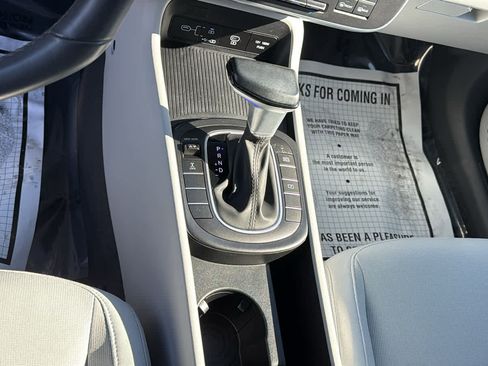 Used 2024 Hyundai Kona SEL image 21