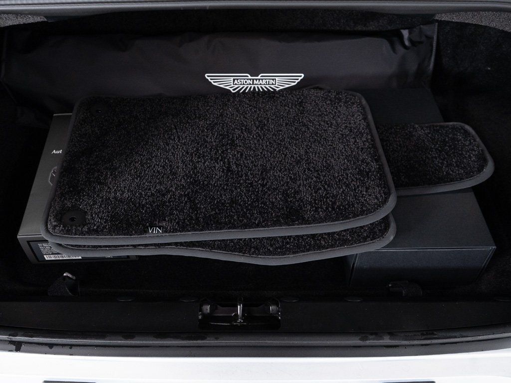 Used 2025 Aston Martin Vanquish RWD image 38