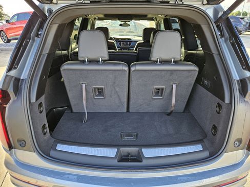 New 2025 Cadillac XT6 Luxury image 12
