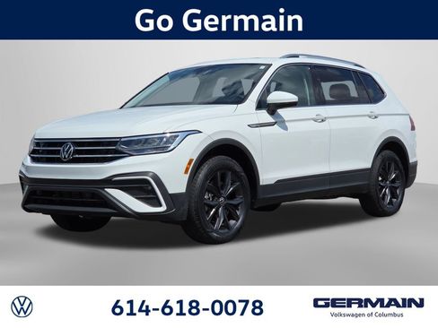 Certified 2024 Volkswagen Tiguan SE w/ Panoramic Sunroof Package AWD/4WD image 1