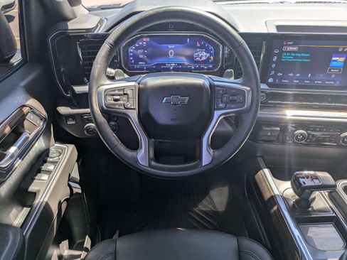 Used 2024 Chevrolet Silverado 1500 LT Trail Boss w/ Convenience Package II AWD/4WD image 15