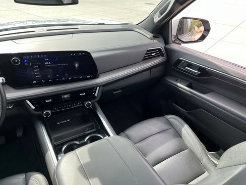 Used 2025 Chevrolet Suburban Z71 AWD/4WD image 14
