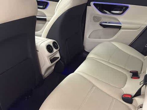 Used 2026 Mercedes-Benz GLC 300 4MATIC image 31