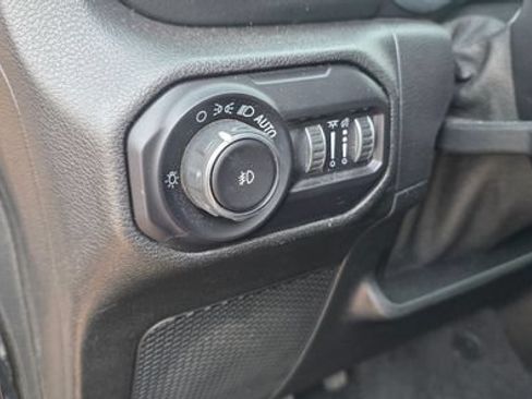 Used 2018 Jeep Wrangler Unlimited Sahara AWD/4WD image 18