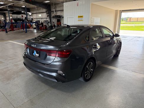 Used 2024 Kia Forte LXS FWD image 7