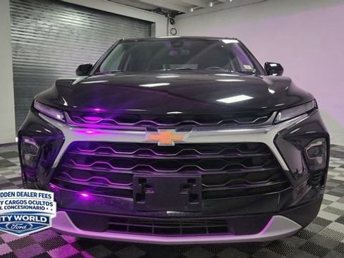 Used 2025 Chevrolet Blazer LT FWD image 3