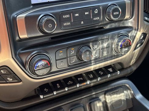 Used 2019 GMC Sierra 2500 Denali w/ Duramax Plus Package AWD/4WD image 25