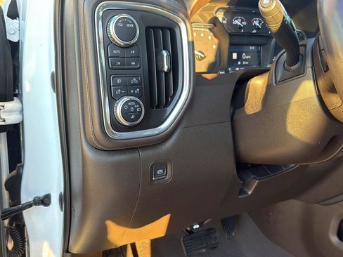 Used 2022 GMC Sierra 1500 SLT image 16