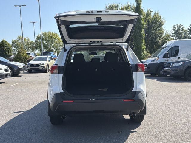 Used 2022 Toyota RAV4 LE FWD image 14