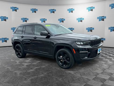 Used 2023 Jeep Grand Cherokee Limited w/ Black Appearance Package image 8
