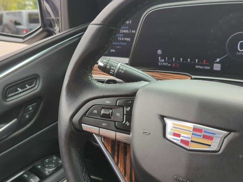Used 2022 Cadillac Escalade Luxury AWD/4WD image 19