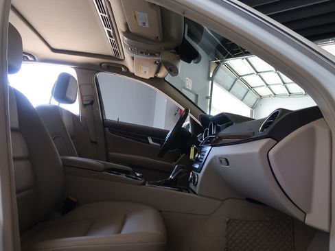 Used 2013 Mercedes-Benz C 250 Sedan image 25