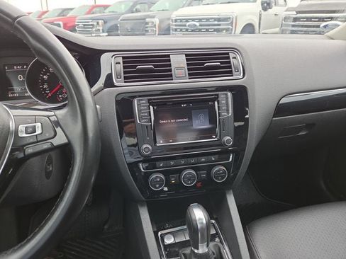 Used 2017 Volkswagen Jetta SEL FWD image 16