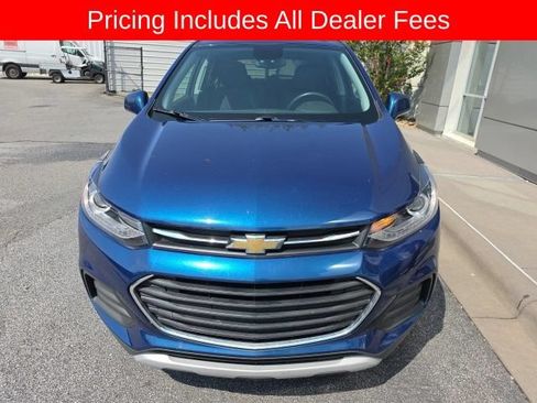 Used 2020 Chevrolet Trax LT w/ LT Convenience Package FWD image 2