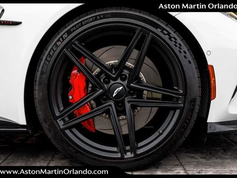 Used 2025 Aston Martin V8 Vantage Coupe image 19