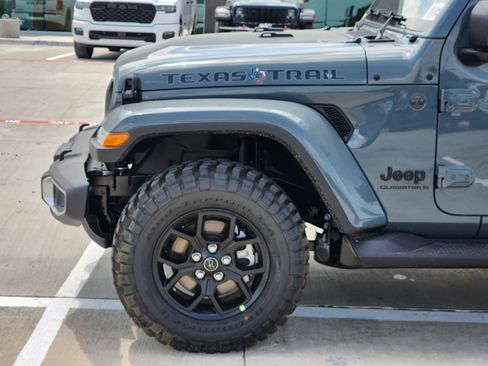 New 2026 Jeep Gladiator Mojave AWD/4WD image 10