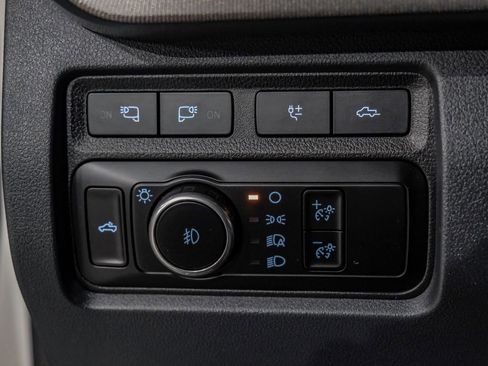 Used 2024 Ford F350 Platinum w/ FX4 Off-Road Package image 29