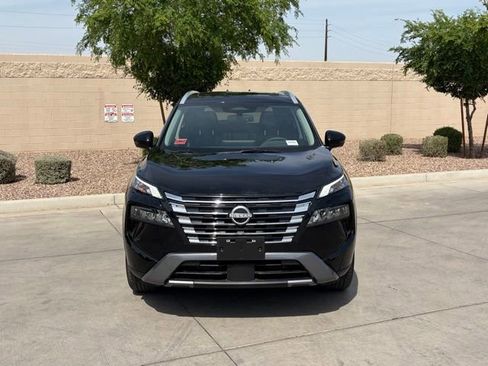 Used 2025 Nissan Rogue SL w/ Tech Package image 5