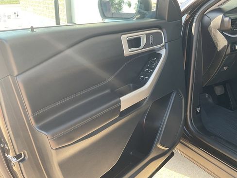 Used 2023 Ford Explorer XLT w/ Equipment Group 202A image 8
