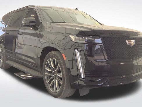 Used 2021 Cadillac Escalade ESV Sport Platinum image 3