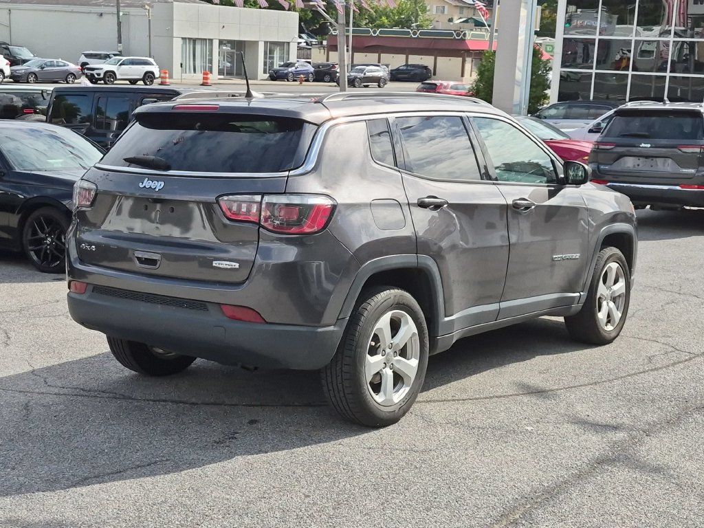 Used 2019 Jeep Compass Latitude w/ Cold Weather Group AWD/4WD image 5