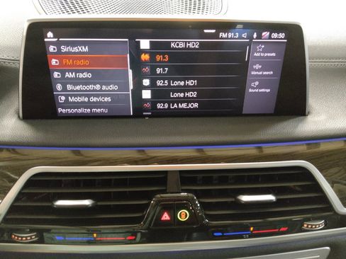 Used 2020 BMW 740i RWD image 25