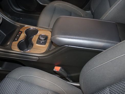 Used 2023 GMC Acadia SLE FWD image 33