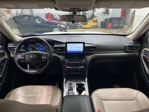 Used 2020 Ford Explorer XLT w/ Equipment Group 202A image 39