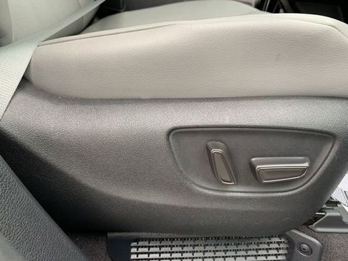 Used 2025 Toyota Sienna XLE image 36