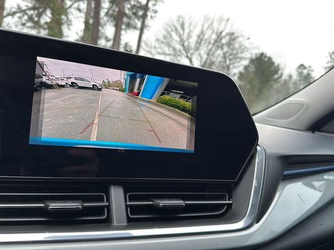 Certified 2025 Chevrolet Trax LT w/ Driver Confidence Package image 24