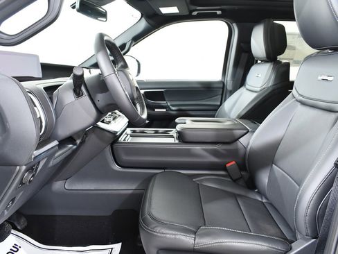 New 2026 Ford Expedition Max Platinum image 6