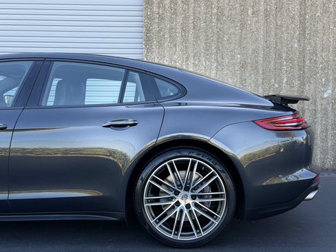 Used 2019 Porsche Panamera image 6