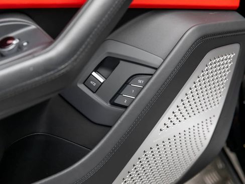 Used 2022 Lamborghini Urus image 25